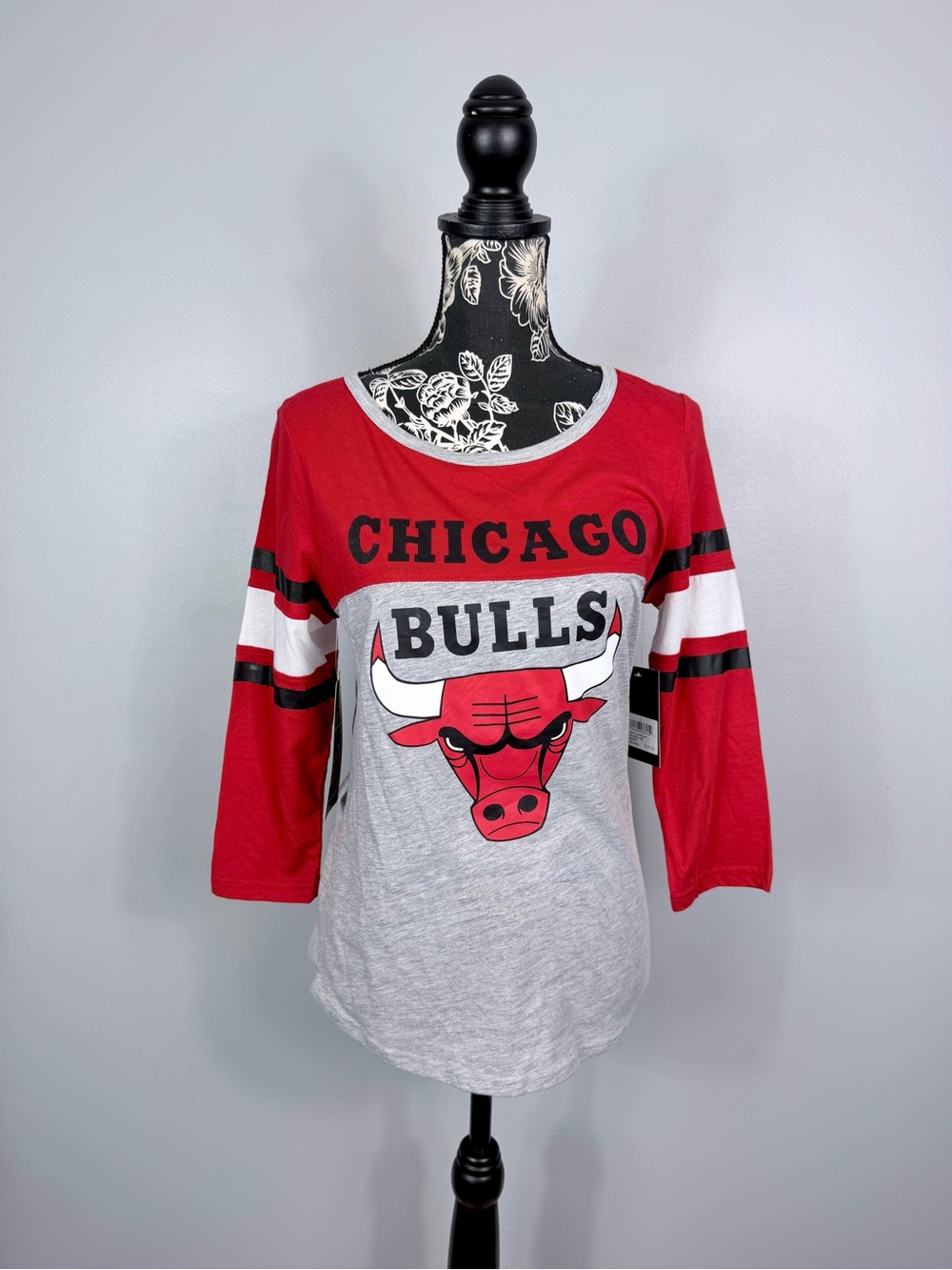 NWT NBA red/grey Chicago Bulls raglan quarter length sleeve top size small